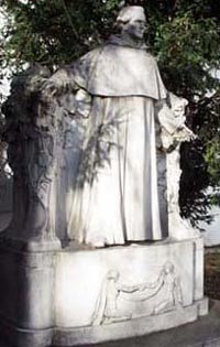 Estatua de Mendel. Foto del Mendelovo muzeum - Muzeum Genetiky